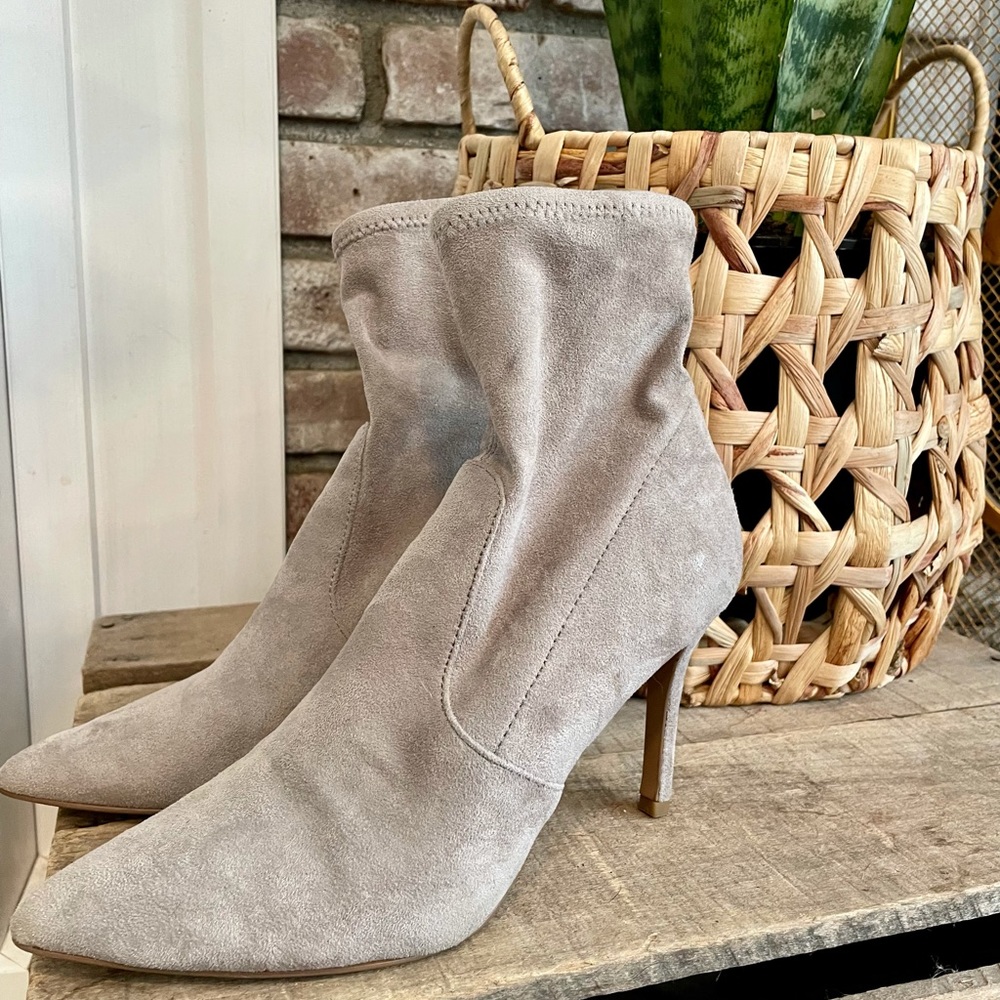 Steve Madden Silent gray sock bootie. Size 7.